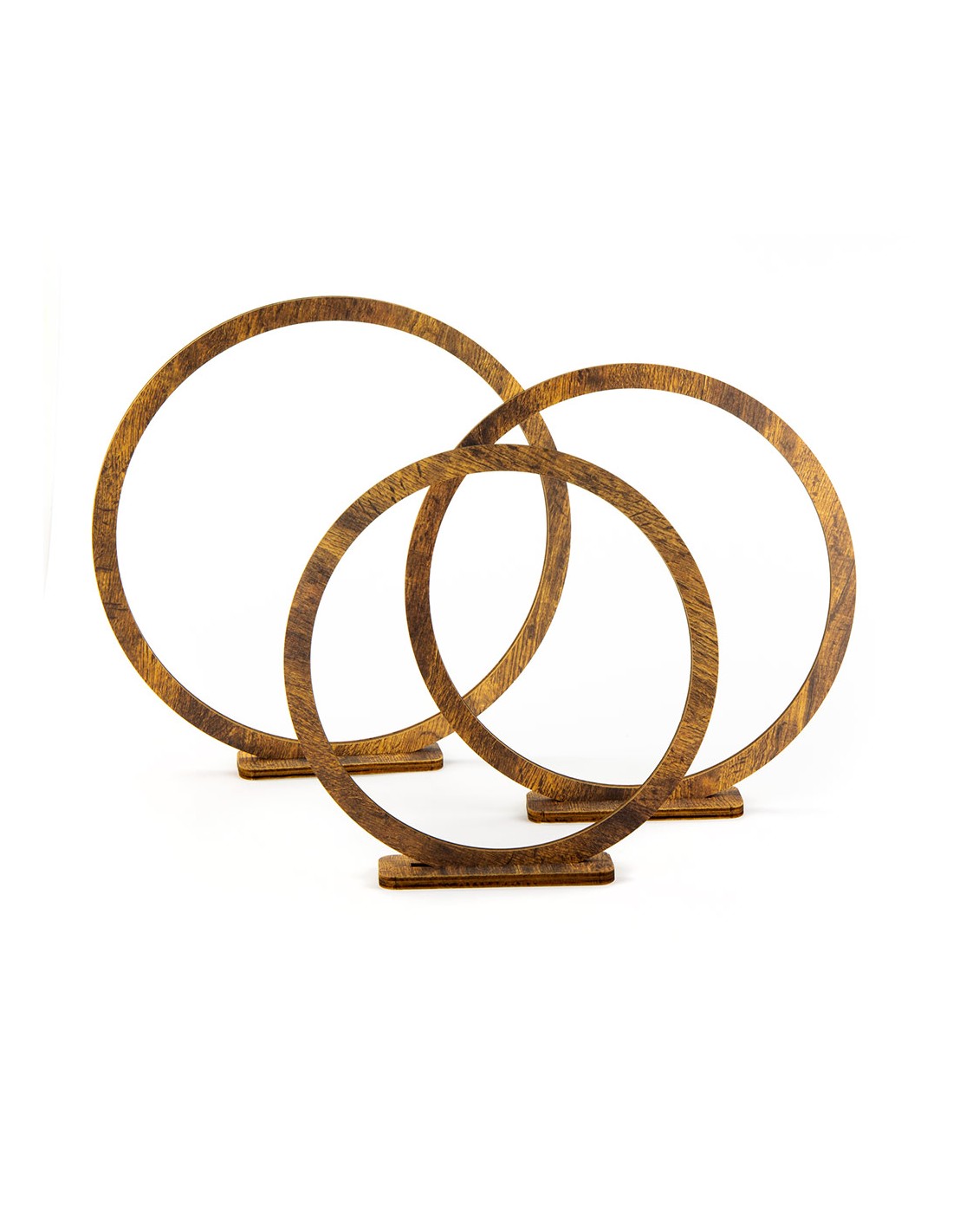 Struttura in legno con un cerchio al centro dell'immagine
